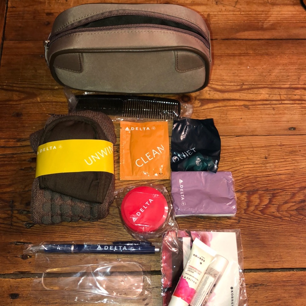 Delta Business Class amenities cosmetics case